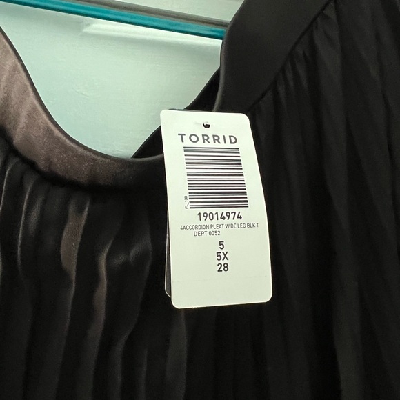 Torrid Black Wide Leg Pants - Picture 1 of 3